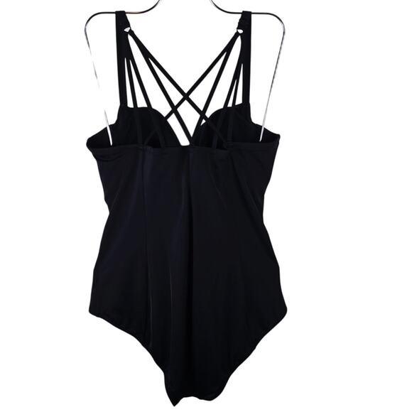 Torrid Black One Piece Rouch Front Underwire Women's Bathing Suit 3 - 3X - Picture 2 of 7
